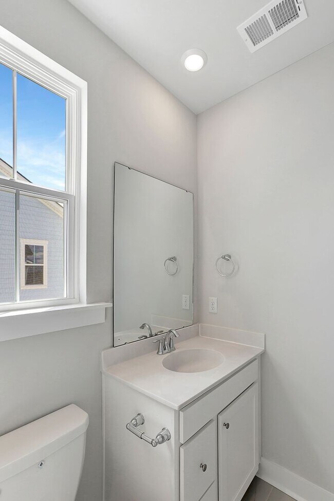 Building Photo - "Resort-Style Living Begins Right at Your ...