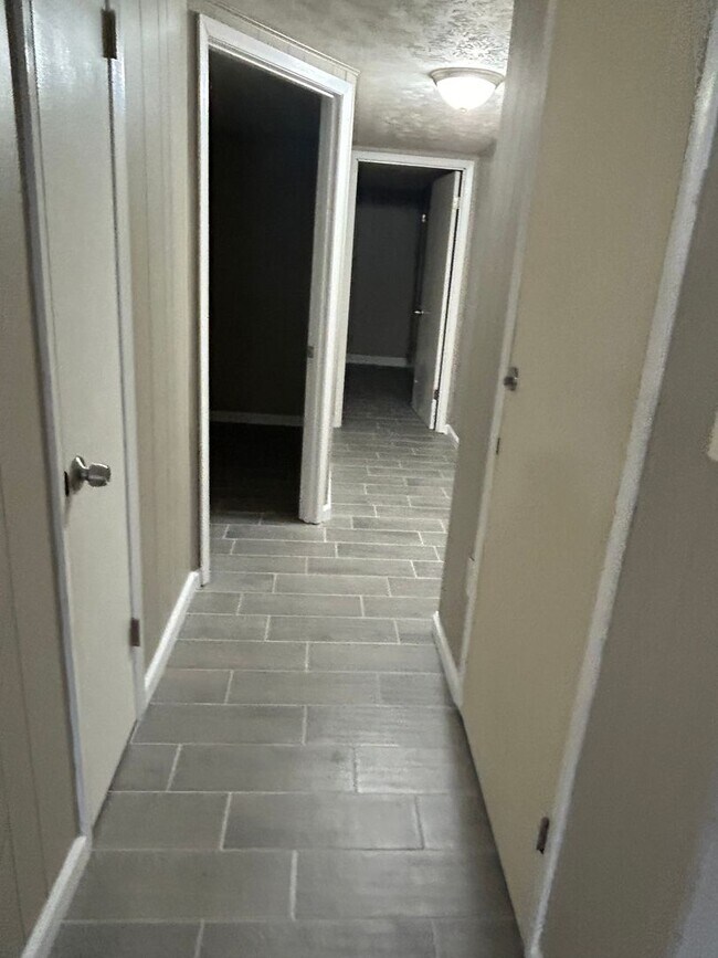 Building Photo - Laura Drive Tri-Plex