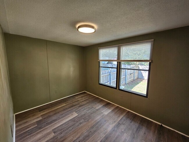 Building Photo - 14655 Lucien St