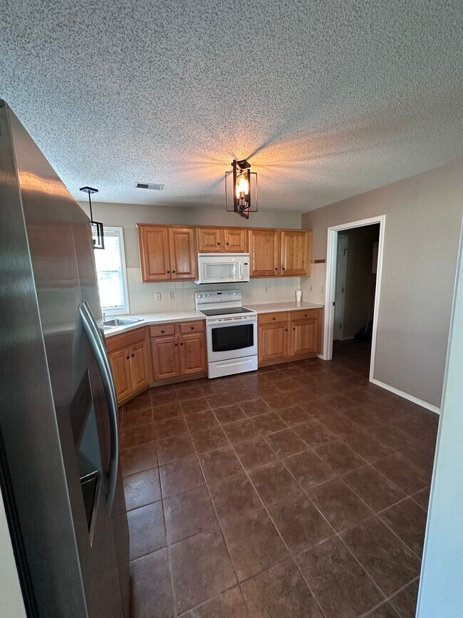 Building Photo - Spacious Home in Prime Manhattan Location ...