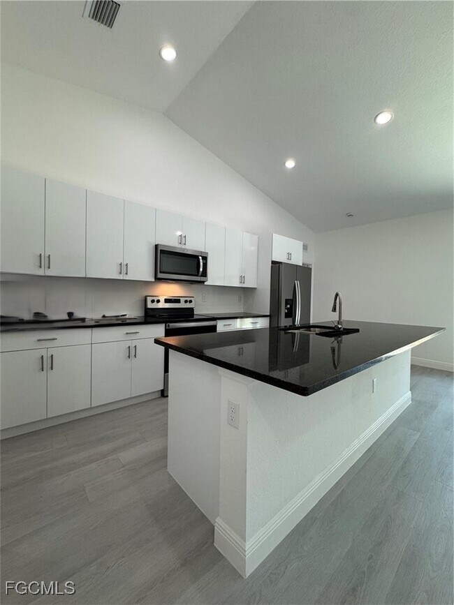 Building Photo - 6018 Acorn Cir