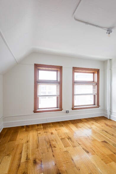 Building Photo - 223 E Ferry St