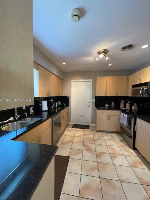 Building Photo - 750 NE 72nd Terrace