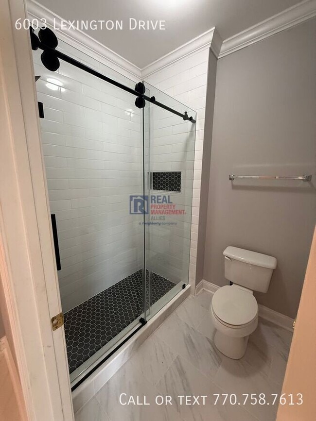 Building Photo - 6003 Lexington Dr