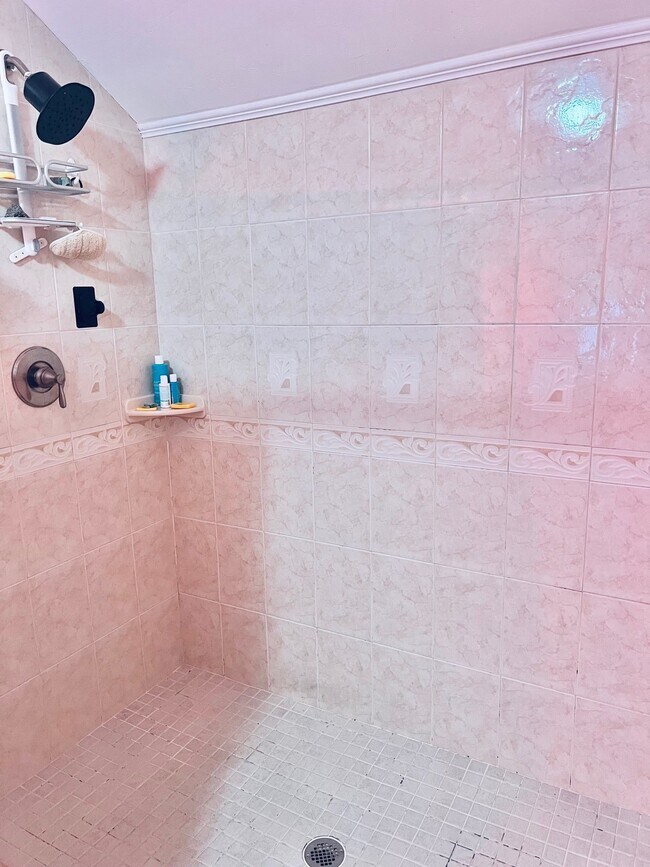 Building Photo - 2204 NW 29th Ave