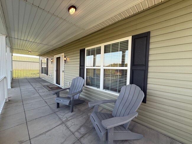 Building Photo - 3 Bedroom 3.5 Bathroom Home Located in Greeneville, TN