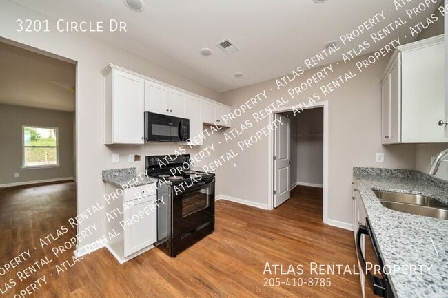 Building Photo - 3201 Circle Dr