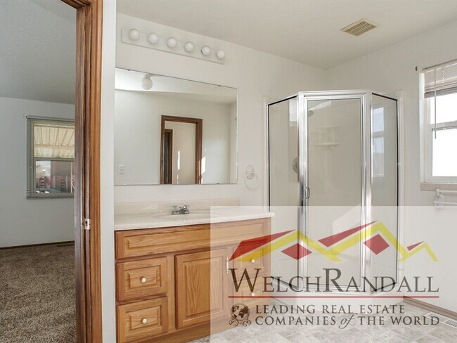 Building Photo - Your Ideal 4-Bed Layton Home - Style, Spac...