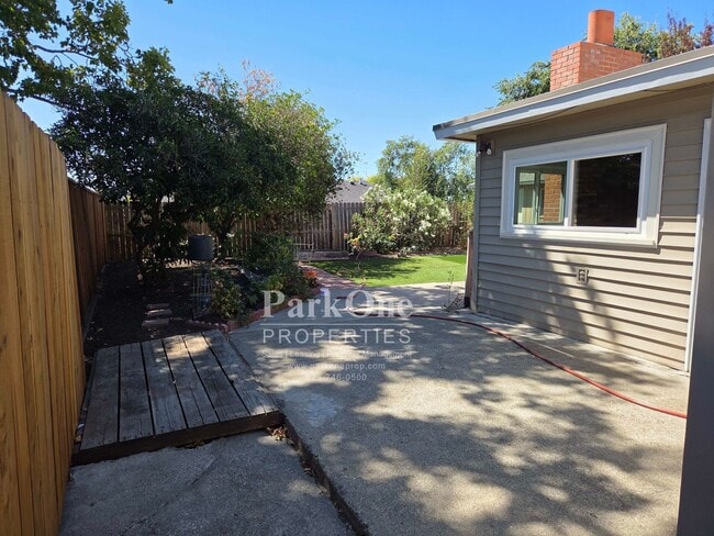 Building Photo - Single Level Concord Home