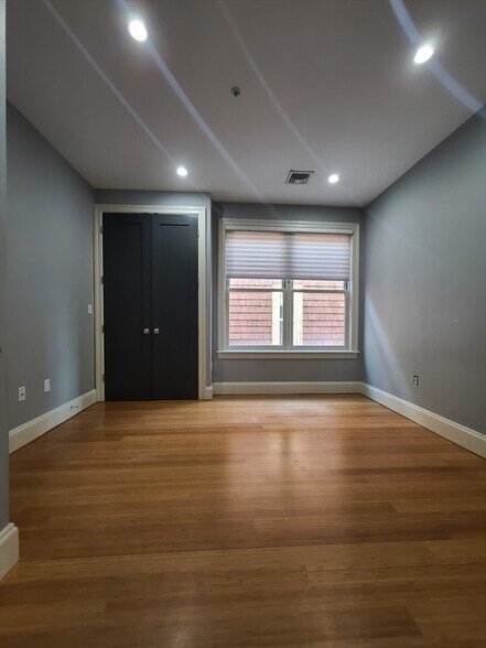 Building Photo - 354 Dorchester St