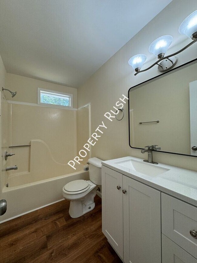 Building Photo - 1511 Rustic Dr