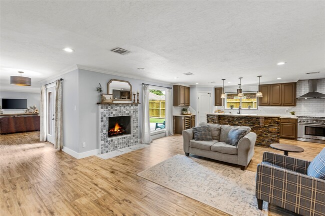 Building Photo - 112 April Wind Dr E