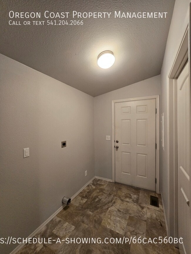 Building Photo - 15 N Hillside Dr