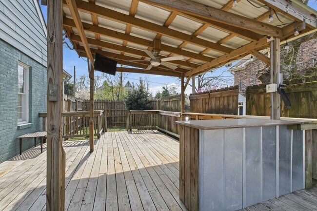 Building Photo - 1 Month's Free Rent - 5 Bedroom Home Between 12 South and Oak Hill