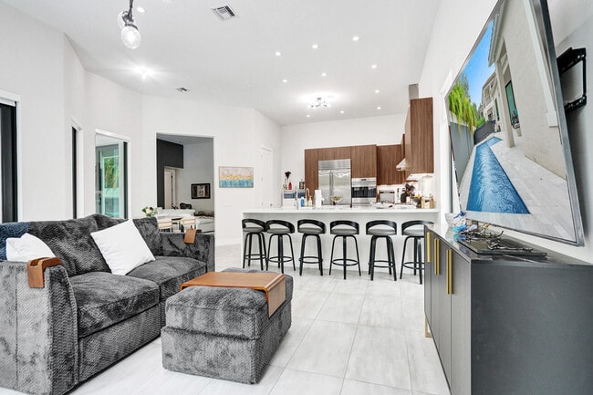 Building Photo - 5663 Brookfield Cir W