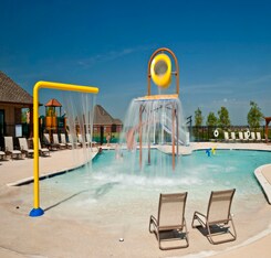 Resort Style Pool Splash Area - 19120 Summer Grove Ave