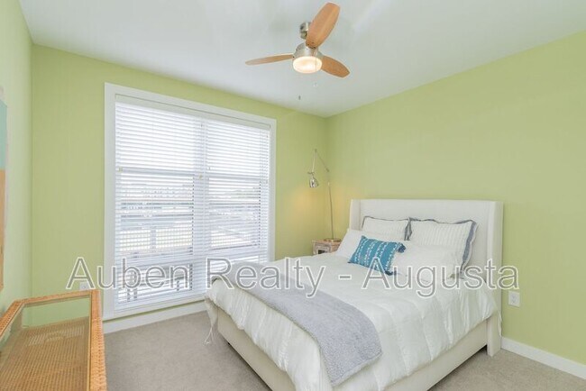 Building Photo - 111 Railroad Ave