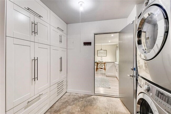 garage - 10505 Salt Block Cir