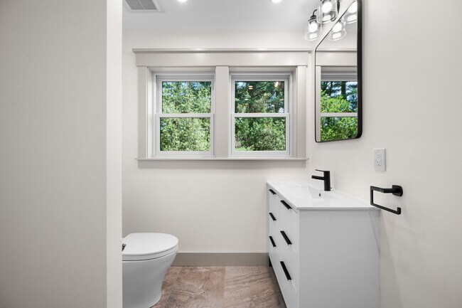 Building Photo - Modern Farmhouse 3 Bedroom 3.5 Barhroom