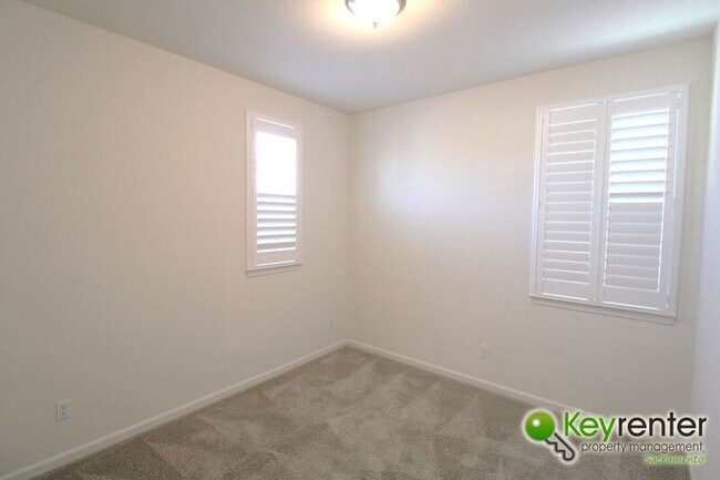 Building Photo - 1061 Chapelhill Ln