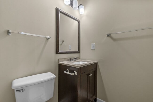 Building Photo - (843)742-5165 This will be the last apartment you need to see!