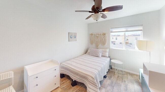 Building Photo - Short or Long Term Rental | ROOFTOP VIEWS!