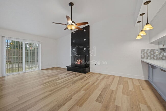 Building Photo - 9741 Treetop Dr