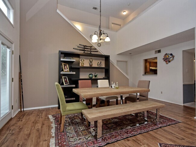 Building Photo - BEAUTIFUL 4 BEDROOM / 2.5 BATH HOME IN MAPLE RUN - FURNISHED