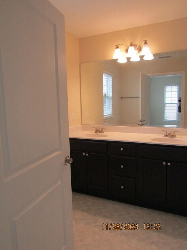 Building Photo - Hickory Manor