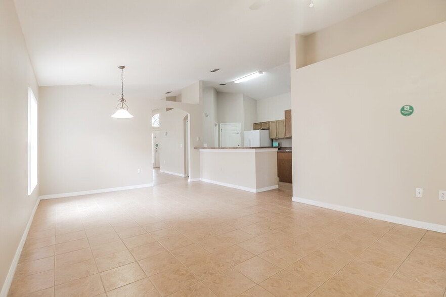 Building Photo - 2131 Colonial Woods Blvd