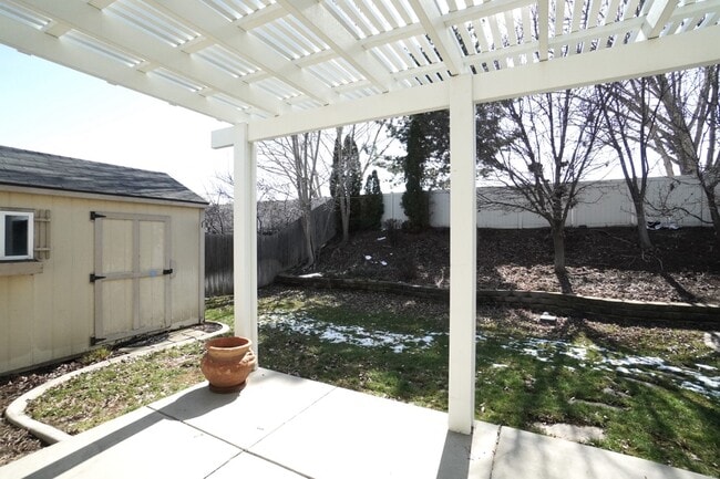 Building Photo - 1445 W Silver Salmon Dr