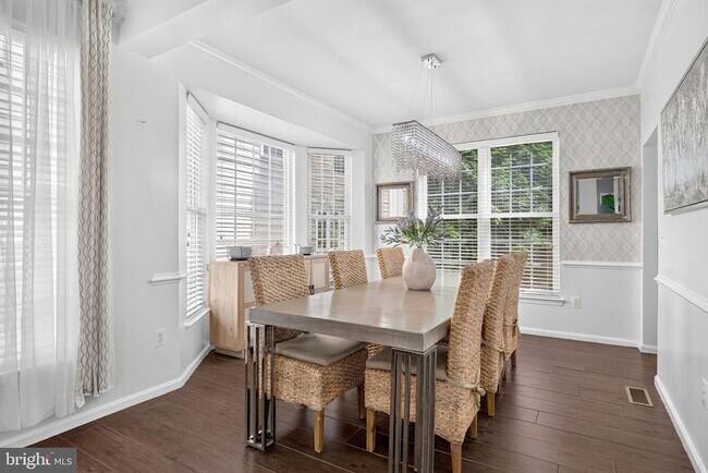 Building Photo - 13016 Pilgrims Inn Dr