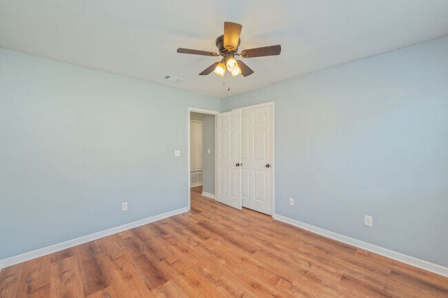 Building Photo - 1629 Campbell Dr N