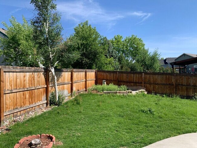 Building Photo - Gorgeous 5 Bedroom 3.5 Bath House with 3 c...