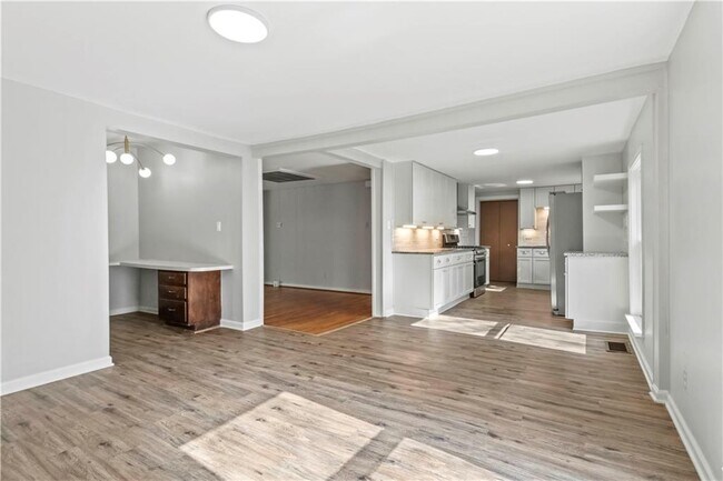 Building Photo - 2314 Wayside Dr