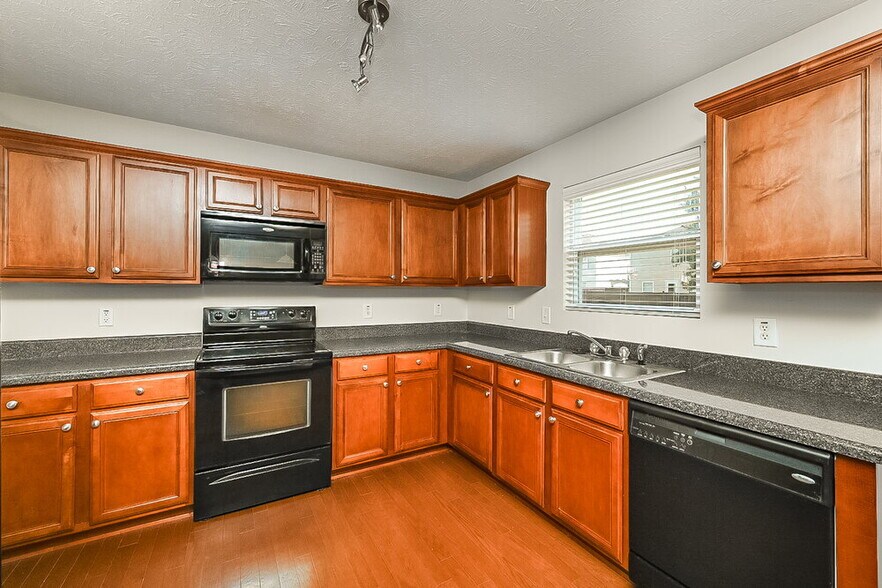 Building Photo - 3411 Almar Knot Dr