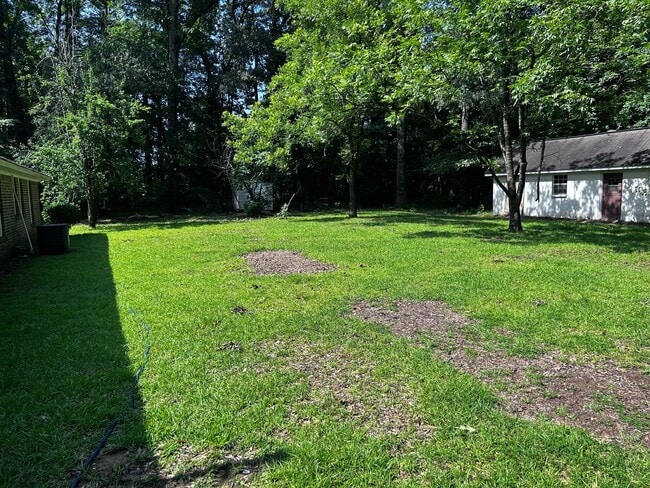 Building Photo - 1601 Cedarbrook Dr