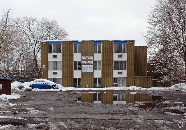 Building Photo - 817 N Stevenson St