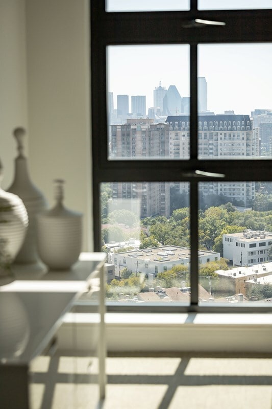 Building Photo - Modern 3-Bedroom Apartment with Smart Home...