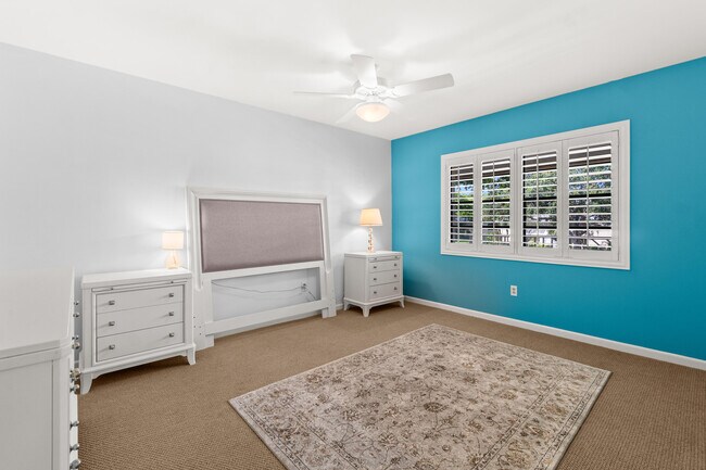 Building Photo - 5 Westgate Ln