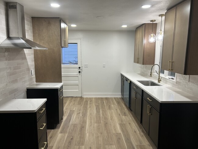 Building Photo - 149 Brookdale Park