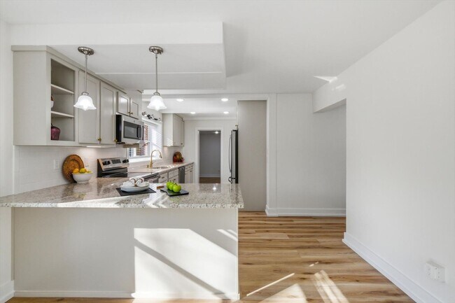 Building Photo - 2113 W Madison Ave