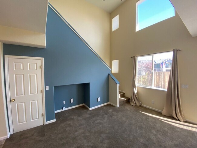 Building Photo - North Valley - 3 Bed 2 Bath - Near Water P...