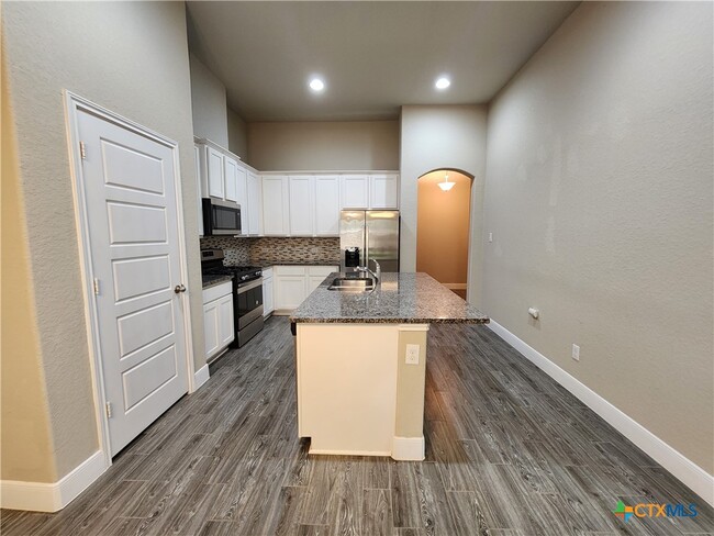 Building Photo - 1221 FM306