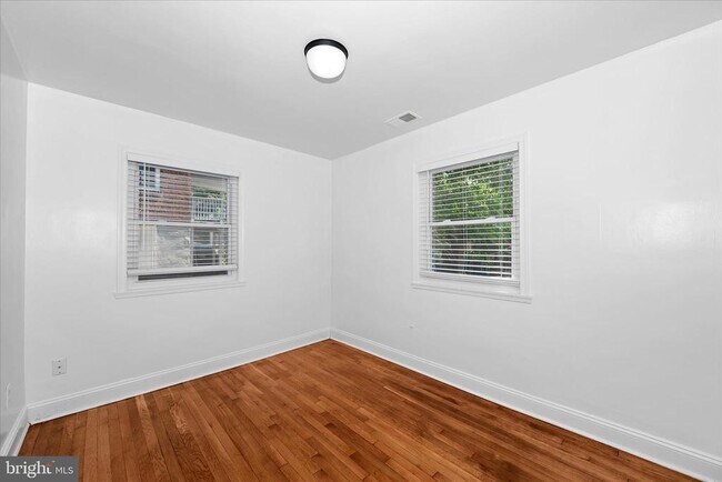 Building Photo - 801 Cox Ave