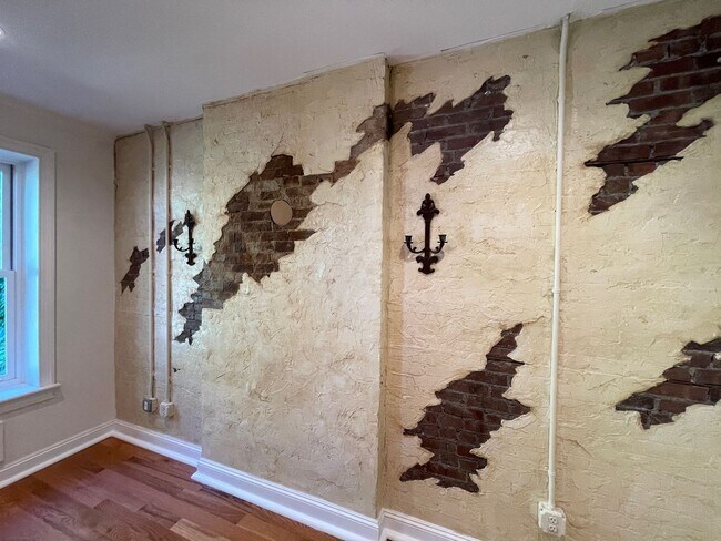 Building Photo - 107 Liberty St.