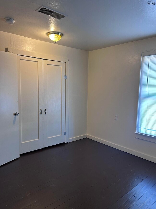 Building Photo - 1643 Pearl Ave