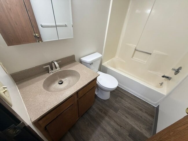Building Photo - 2211 Spansail Dr