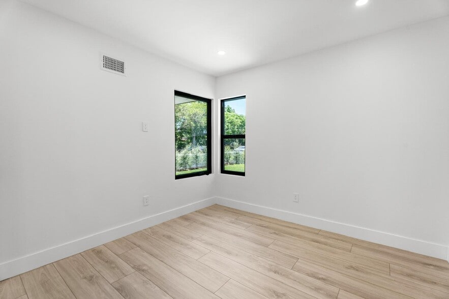 Building Photo - 19701 Blythe St