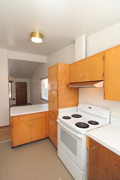 Building Photo - 631-631 NE 74th Ave
